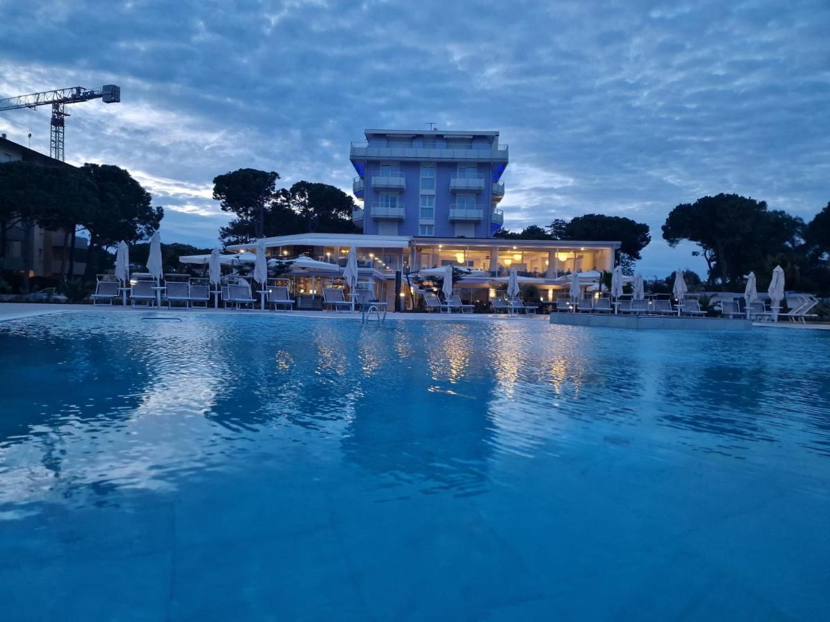 Fantinello Hotel Каорле Экстерьер фото