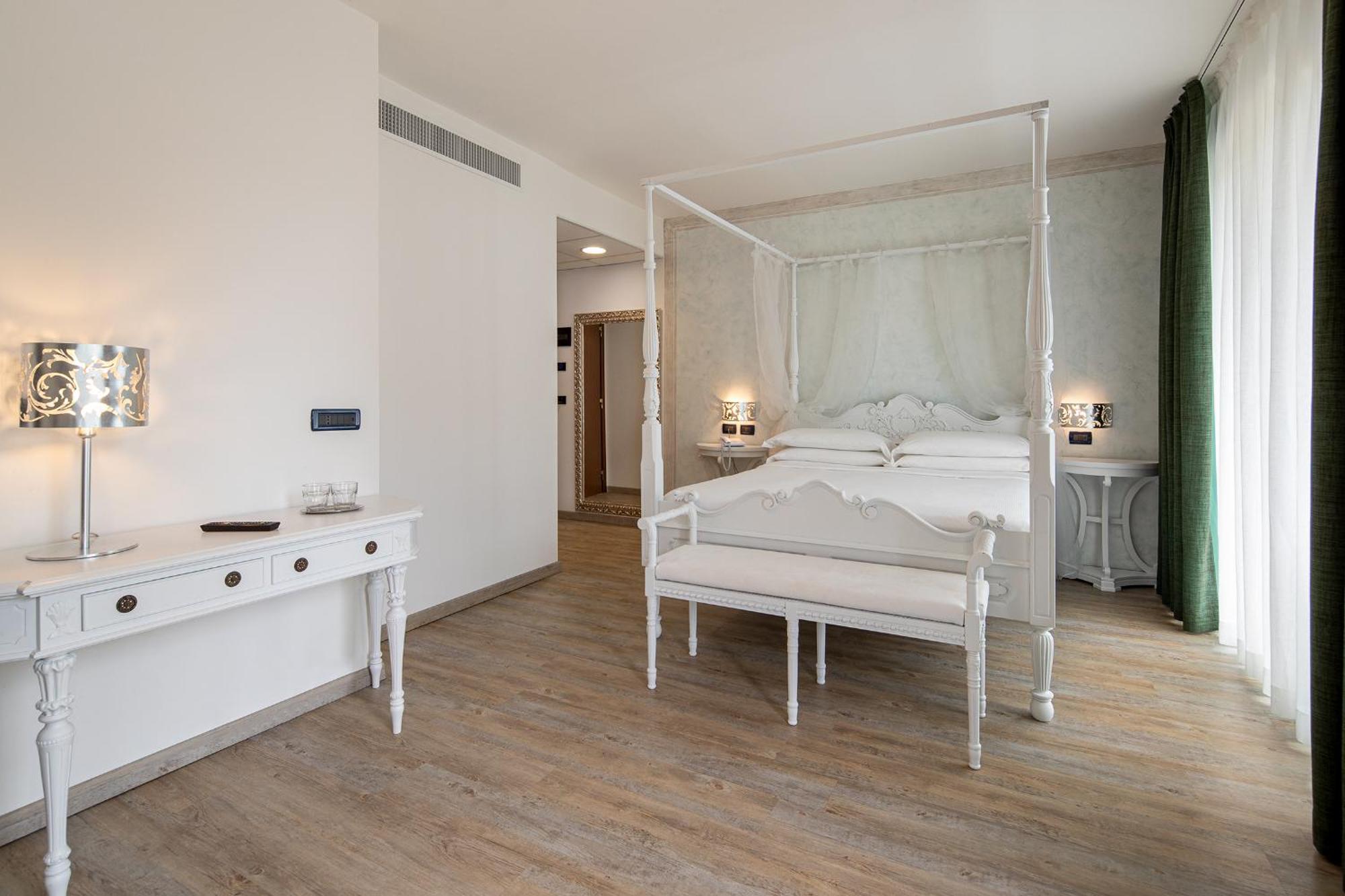Fantinello Hotel Каорле Экстерьер фото