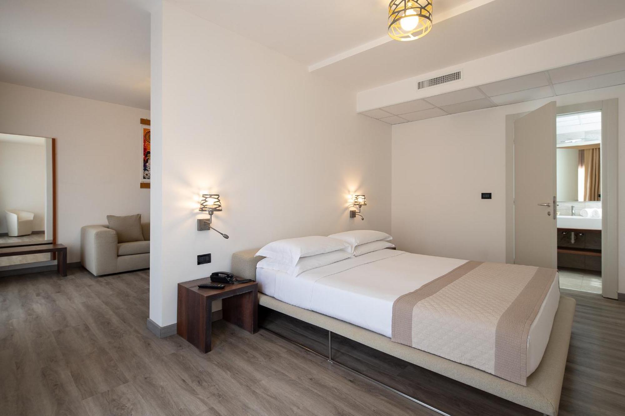 Fantinello Hotel Каорле Экстерьер фото