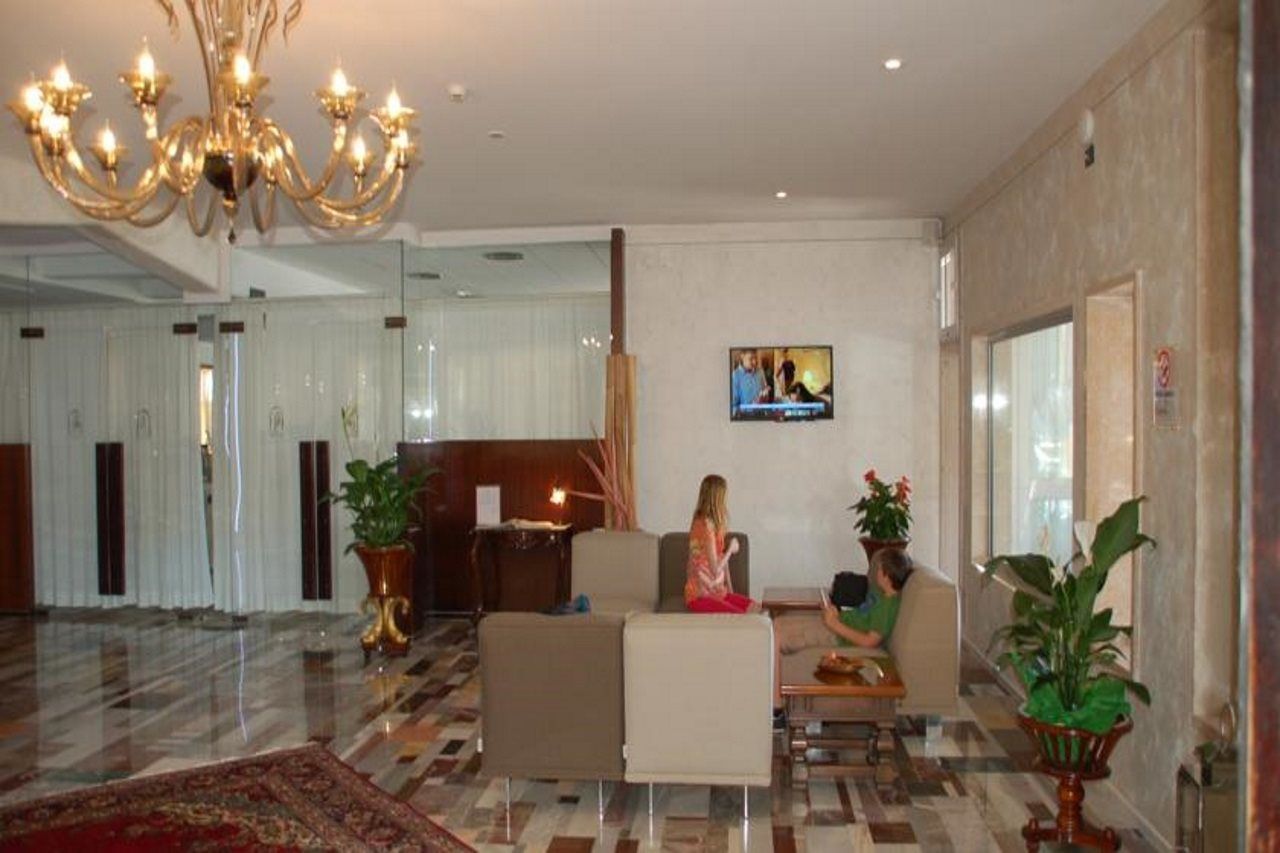 Fantinello Hotel Каорле Экстерьер фото