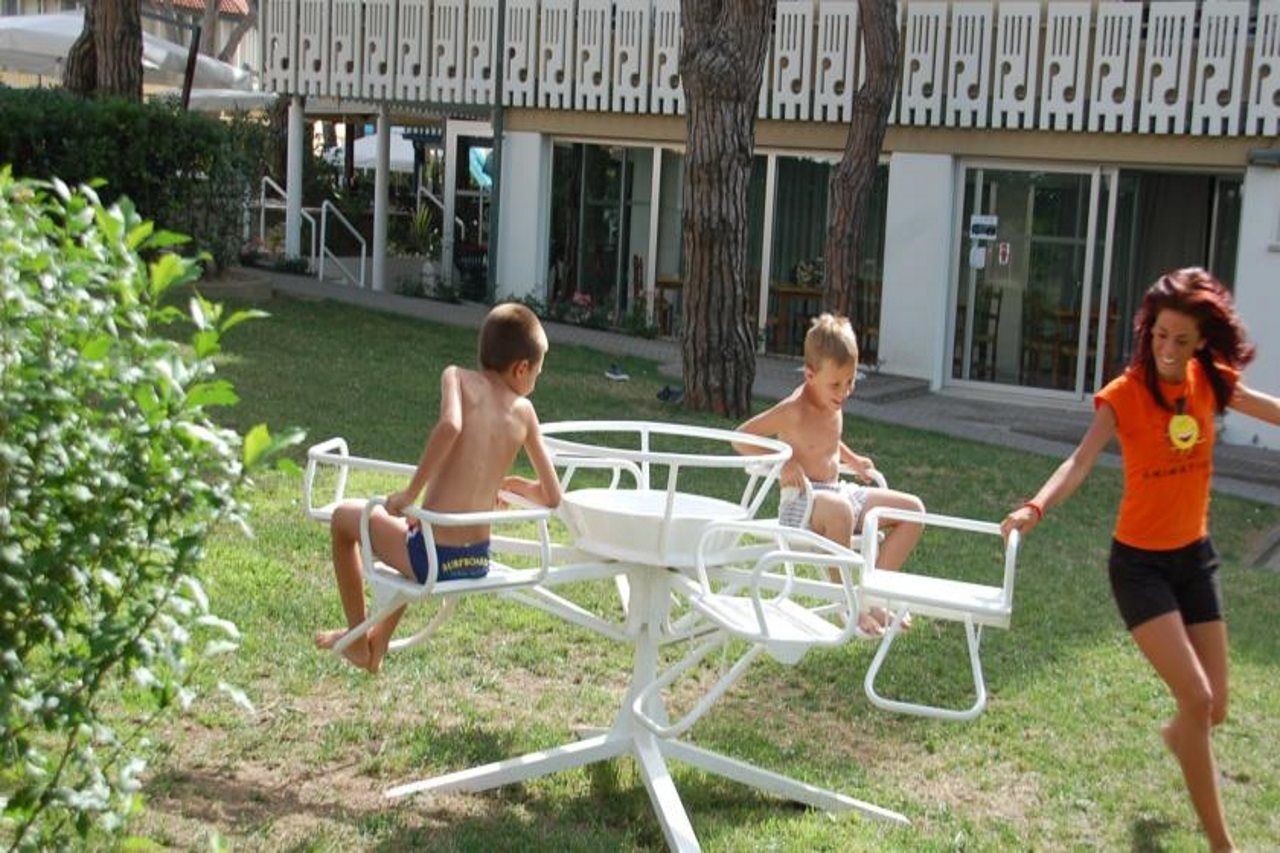 Fantinello Hotel Каорле Экстерьер фото