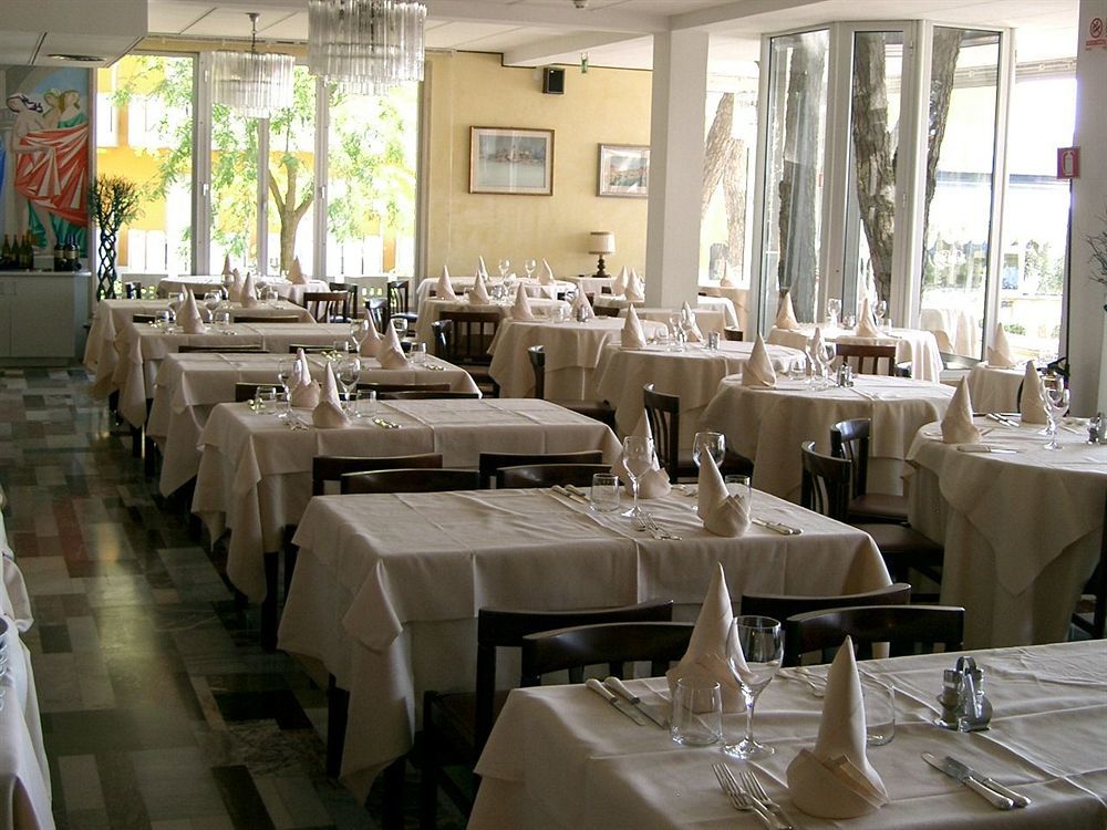 Fantinello Hotel Каорле Экстерьер фото