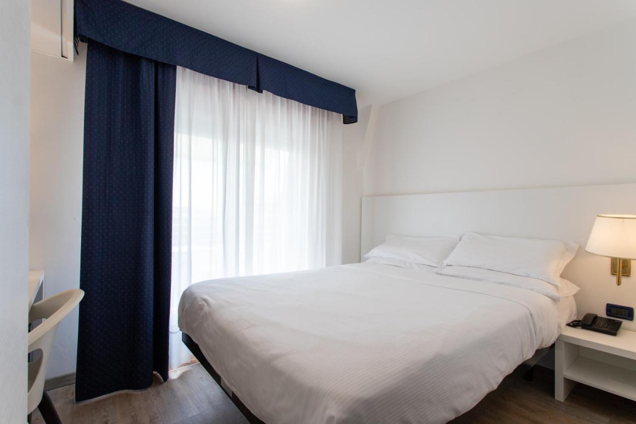 Fantinello Hotel Каорле Экстерьер фото