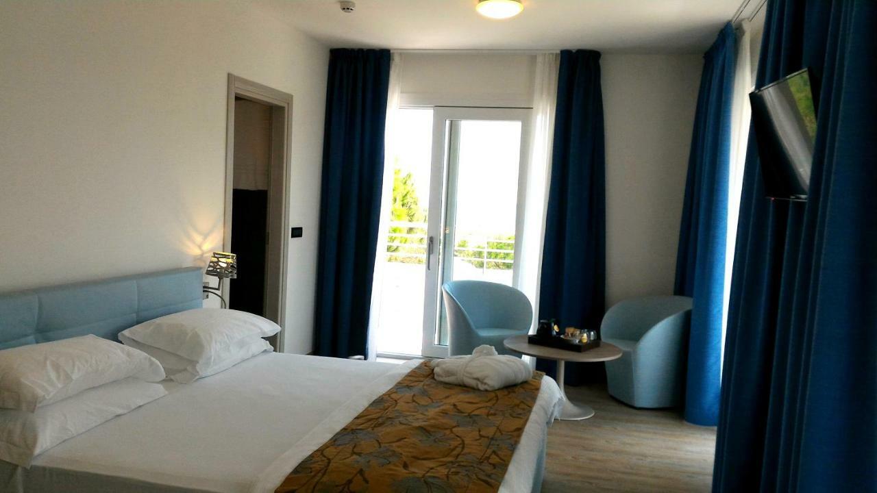 Fantinello Hotel Каорле Экстерьер фото