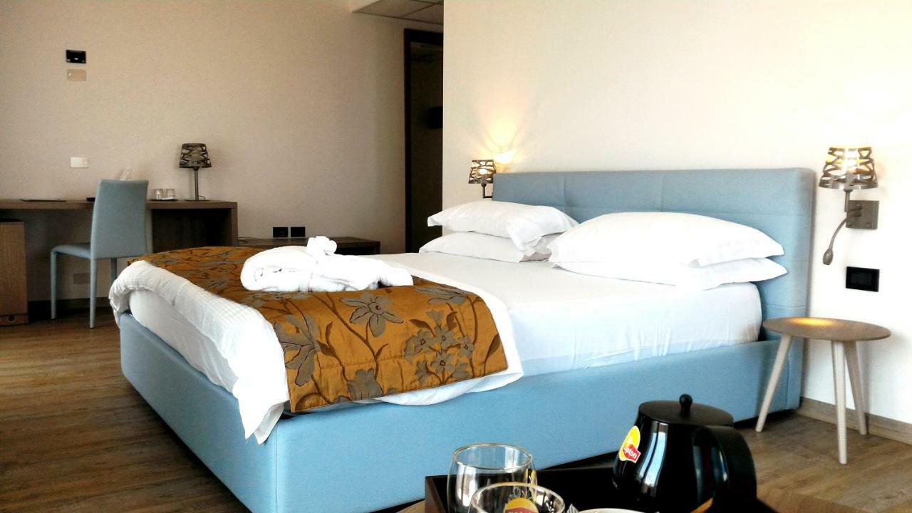 Fantinello Hotel Каорле Экстерьер фото